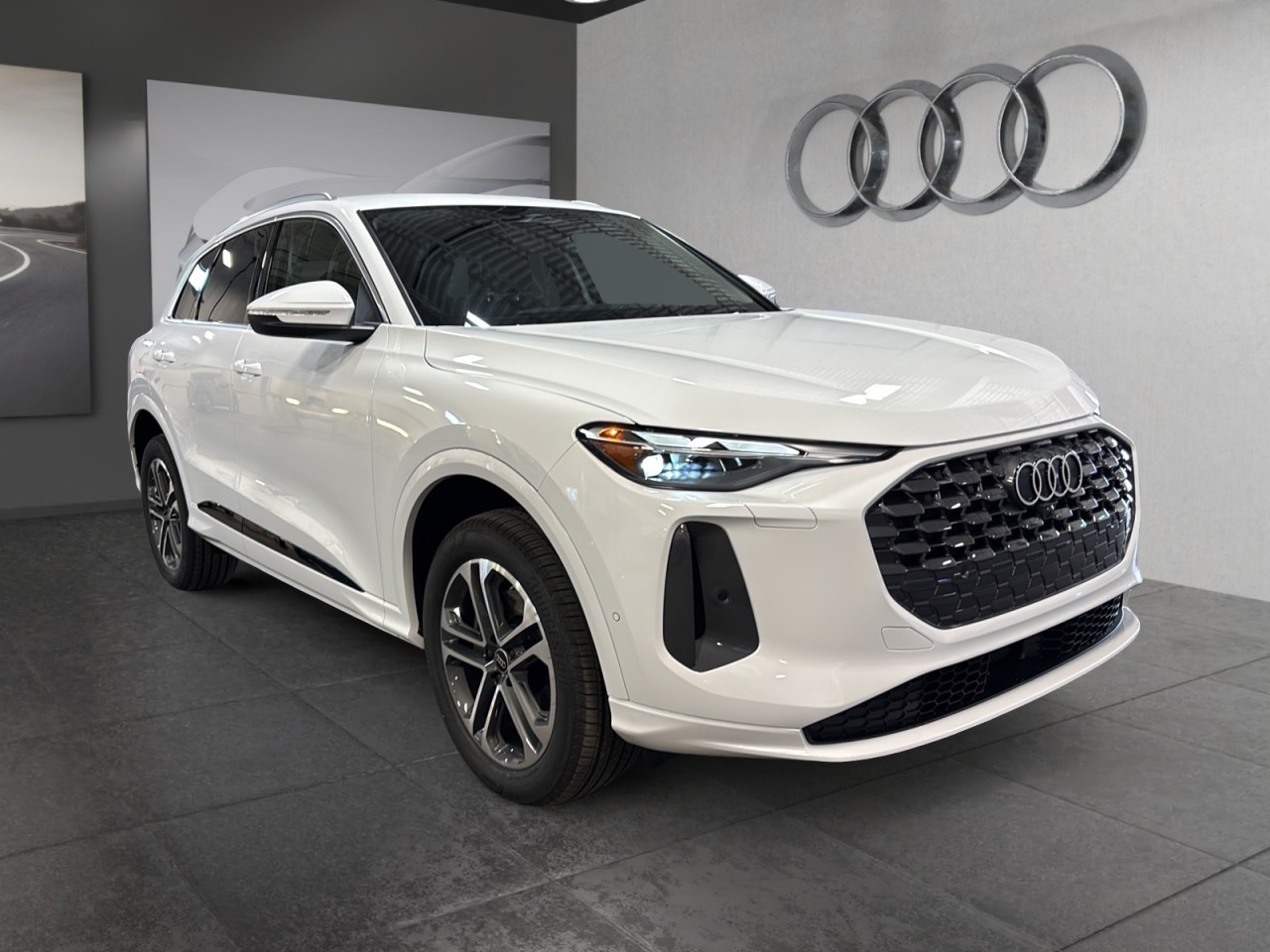 2025 Audi Q5 quattro Premium 40 TFSI